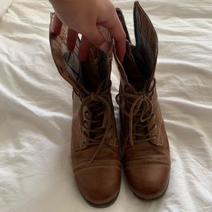 Combat boots